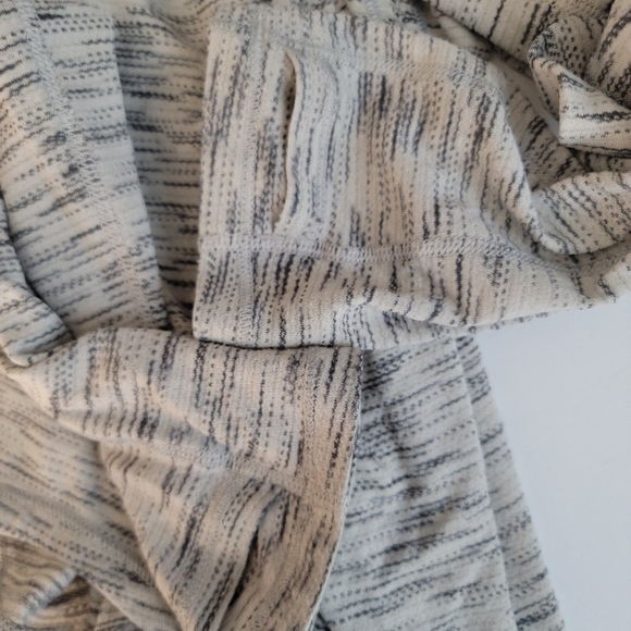 Lululemon S/M Basic Space Dye Tshirt Long Sleeve Thumbholes - Picture 4 of 4